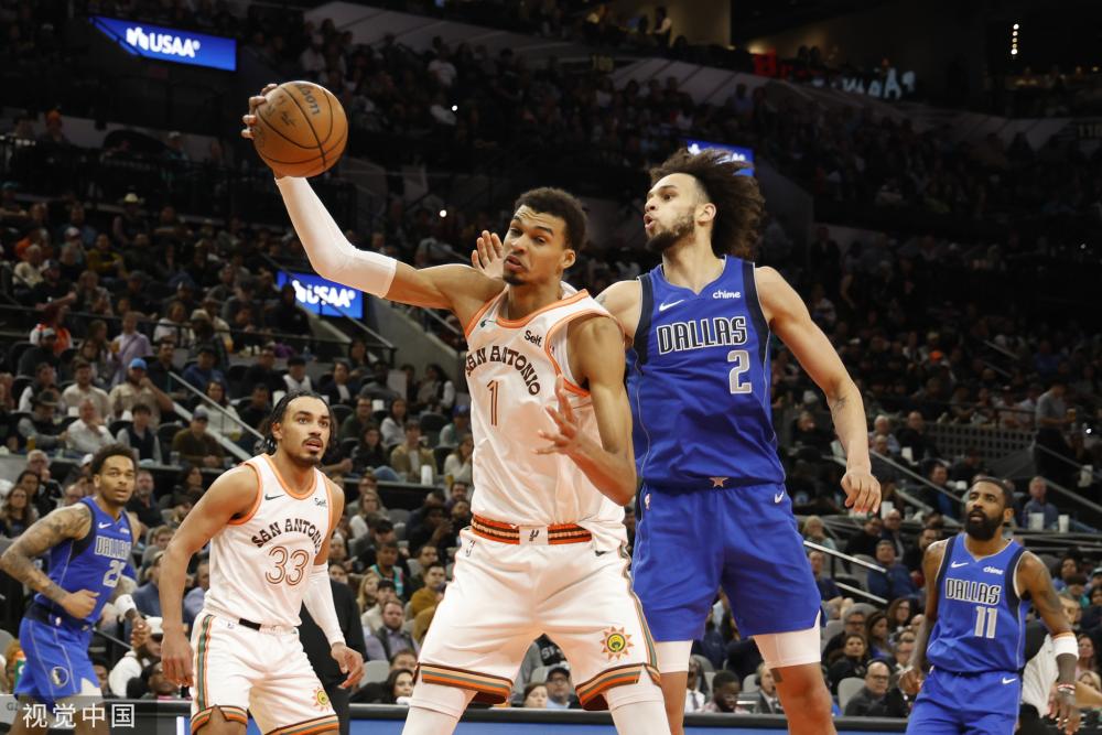 也突出了年 也突出了年